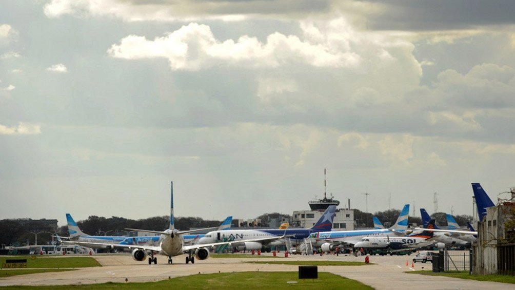 Vuelve a operar el Aeroparque Jorge Newbery tras más de siete meses